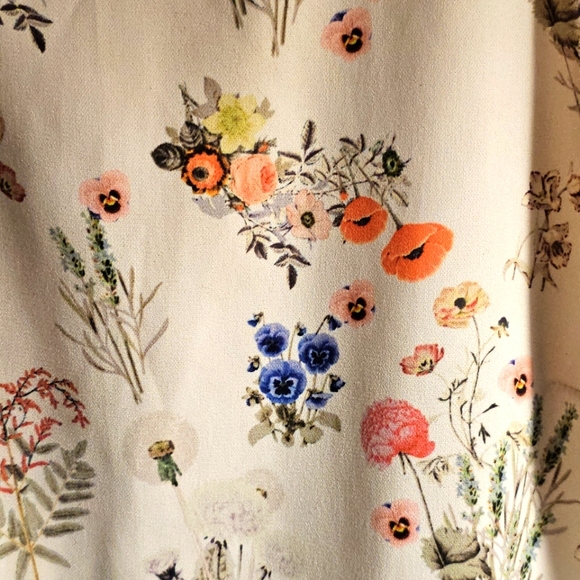 Sleeveless Floral Top - Picture 2 of 3